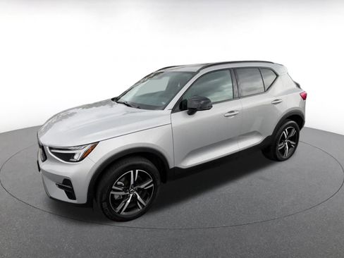 Used 2024 Volvo XC40 B5 Core AWD/4WD image 8