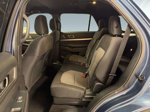 Used 2018 Ford Explorer XLT FWD image 14