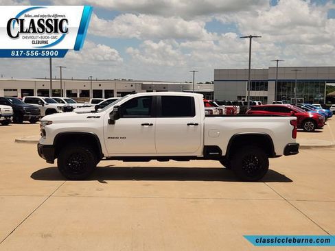 Used 2025 Chevrolet Silverado 2500 ZR2 w/ Technology Package AWD/4WD image 7