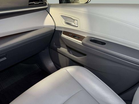 Used 2022 Toyota Sienna XLE image 25