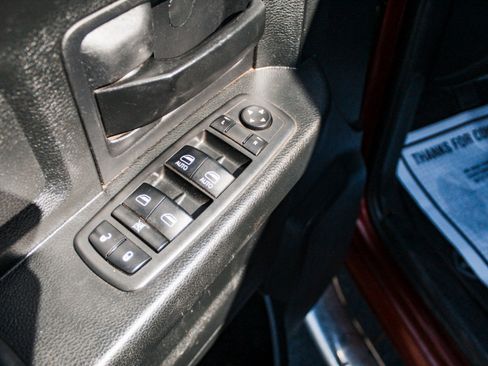 Used 2018 RAM 1500 Express AWD/4WD image 9