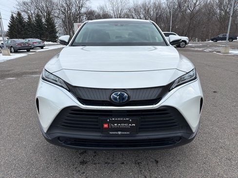 Used 2021 Toyota Venza LE image 4