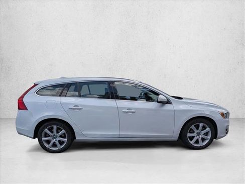 Used 2016 Volvo V60 T5 Premier FWD image 4