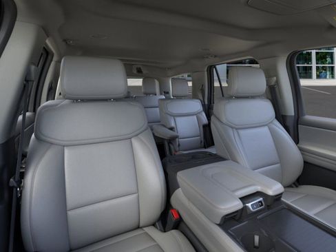 New 2026 Ford Expedition Active image 10