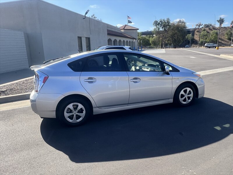 Used 2013 Toyota Prius Four w/ Deluxe Solar Roof Pkg FWD image 17