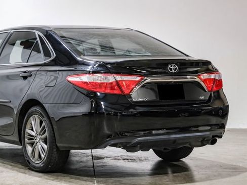 Used 2017 Toyota Camry SE image 16