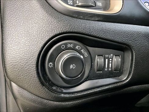 Used 2017 Jeep Renegade Latitude image 16