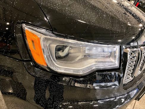 Used 2017 Jeep Grand Cherokee Overland image 34