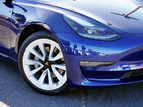 Used 2022 Tesla Model 3 Long Range AWD/4WD image 4