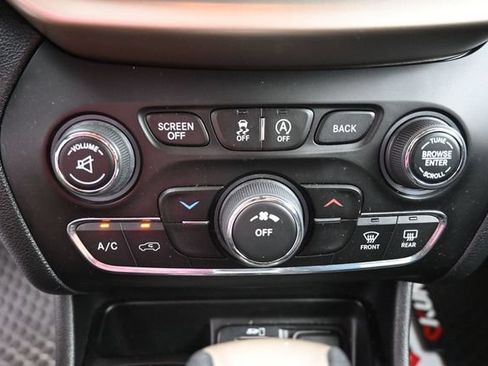 Used 2016 Jeep Cherokee Latitude w/ Safety/Convenience Group AWD/4WD image 21