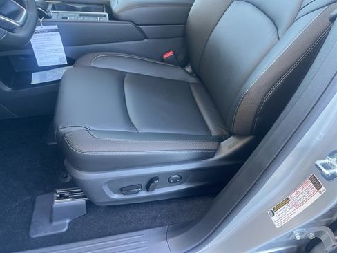 New 2025 Nissan Pathfinder SL image 7