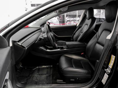 Used 2019 Tesla Model 3 Standard Range Plus image 4