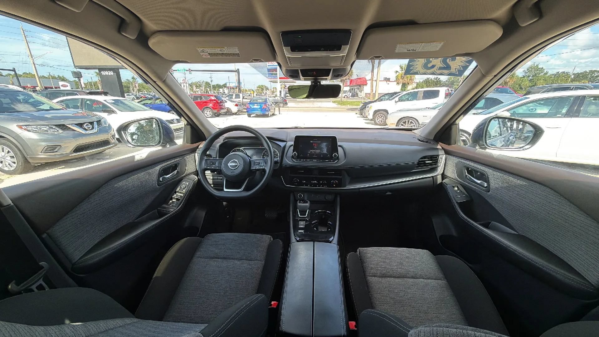 Used 2023 Nissan Rogue SV FWD image 9