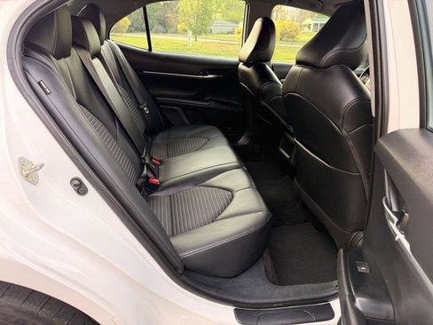 Used 2020 Toyota Camry SE FWD image 17