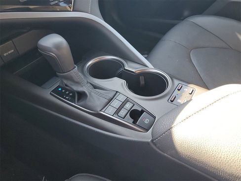 Used 2022 Toyota Camry XSE image 19
