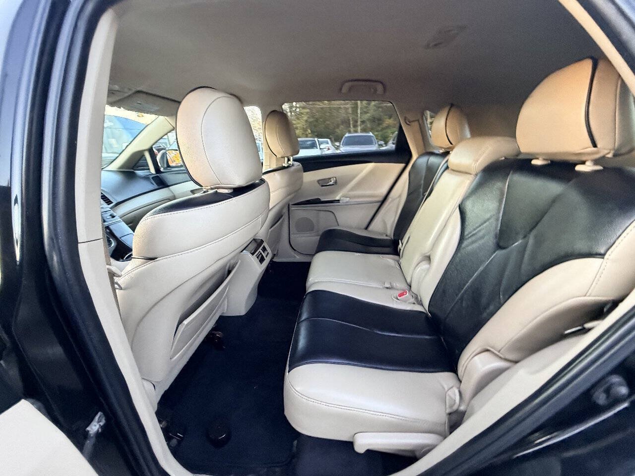 Used 2010 Toyota Venza AWD w/ Convenience Pkg image 34
