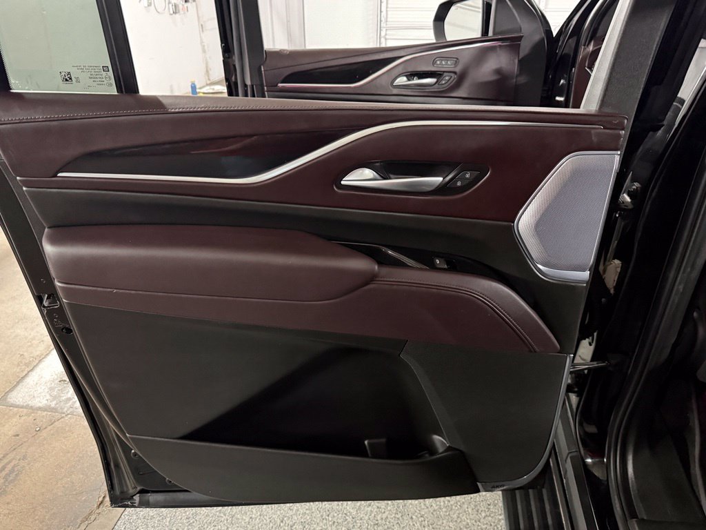 Used 2023 Cadillac Escalade ESV Sport Platinum w/ Heavy-Duty Trailer Package AWD/4WD image 26