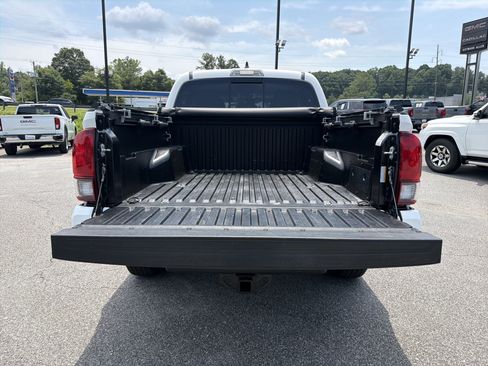 Used 2022 Toyota Tacoma SR5 w/ Technology Package RWD image 19