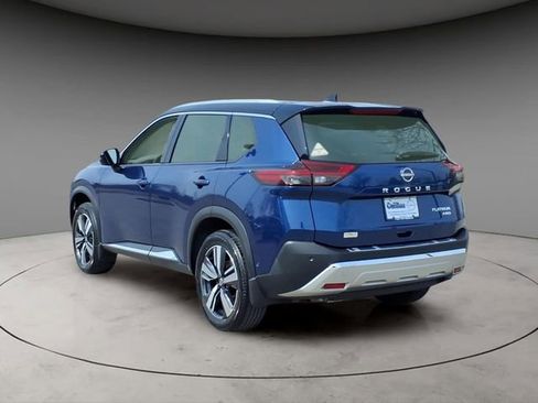Used 2023 Nissan Rogue Platinum image 3