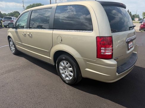 Used 2010 Chrysler Town & Country LX FWD image 3