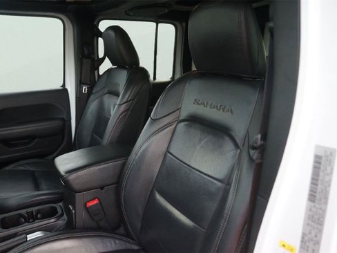 Used 2018 Jeep Wrangler Unlimited Sahara AWD/4WD image 10