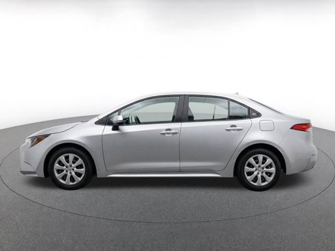 Used 2025 Toyota Corolla LE FWD image 4