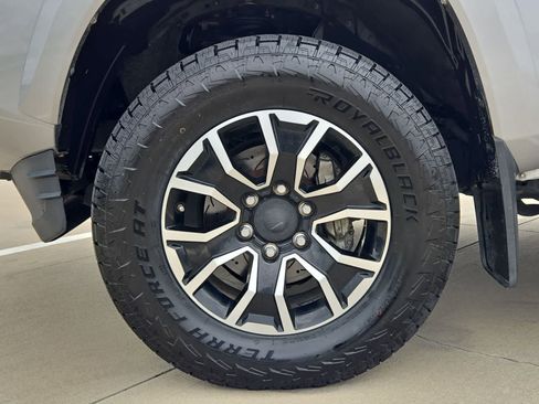 Used 2020 Toyota Tacoma TRD Sport w/ Technology Package AWD/4WD image 13