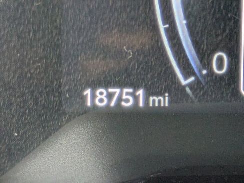 Used 2024 Toyota Corolla Cross XLE image 25