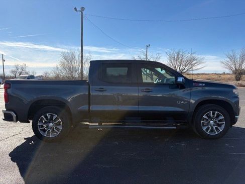 Used 2022 Chevrolet Silverado 1500 LT w/ Z71 Off-Road Package image 6