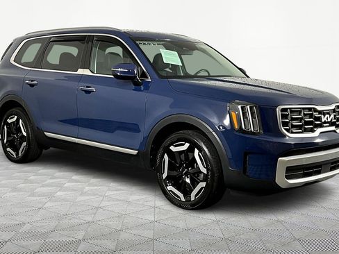 Used 2024 Kia Telluride S w/ S Sunroof Package image 3