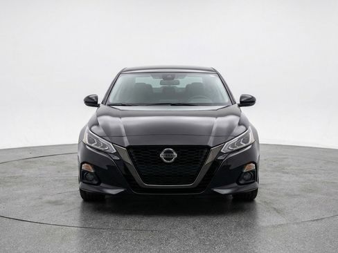 Used 2025 Nissan Altima 2.5 SV FWD image 2