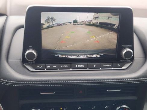 Used 2023 Nissan Rogue S image 6