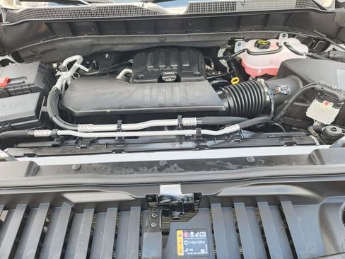 Used 2025 Chevrolet Silverado 1500 LT AWD/4WD image 31
