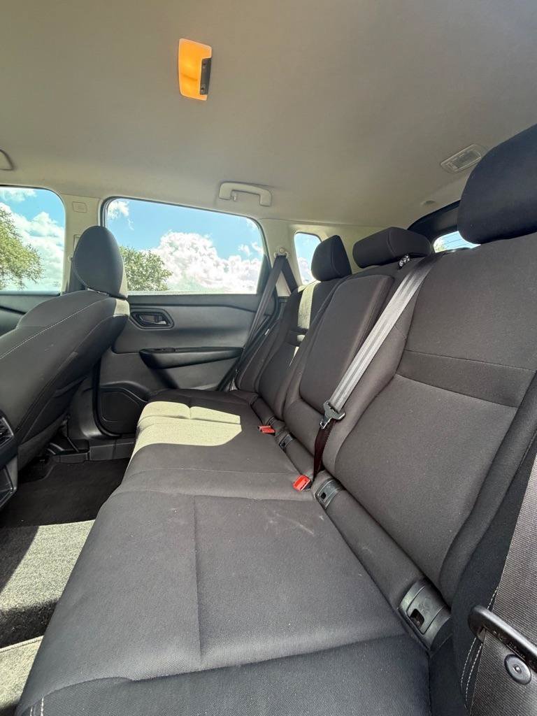 Used 2024 Nissan Rogue S FWD image 12