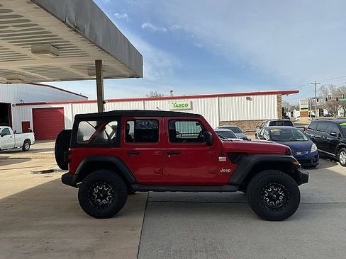 Used 2018 Jeep Wrangler Unlimited Sport image 4