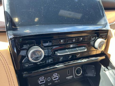 New 2025 Jeep Grand Cherokee Summit image 13