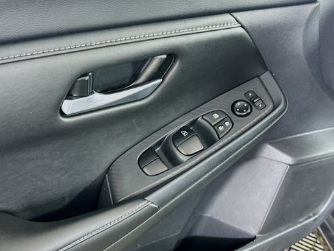 Used 2025 Nissan Sentra SV FWD image 15