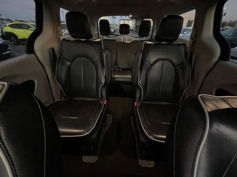 Used 2023 Chrysler Pacifica Limited image 39