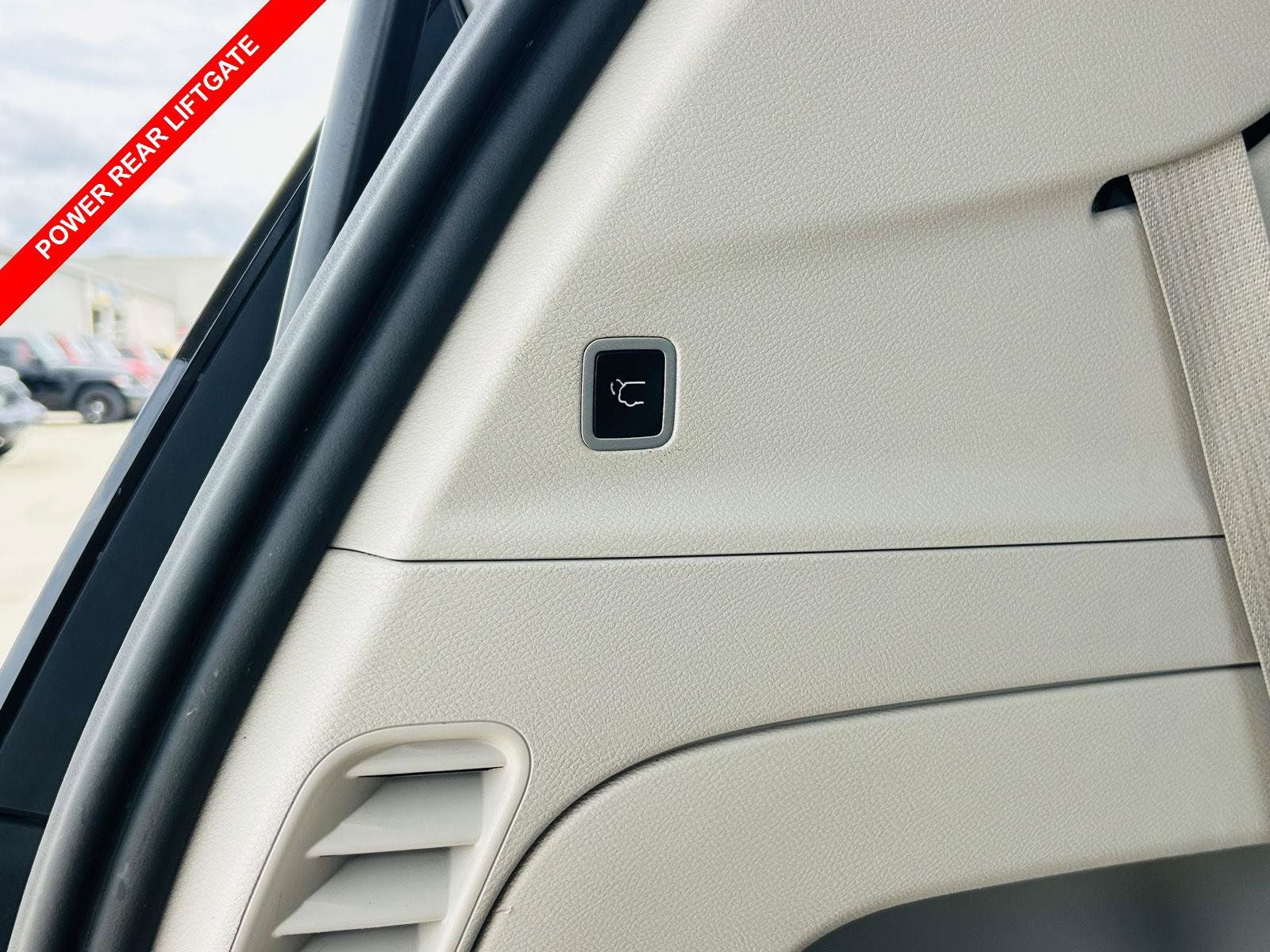 Used 2023 Chrysler Pacifica Limited FWD image 15