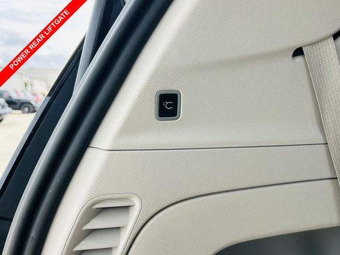 Used 2023 Chrysler Pacifica Limited FWD image 15