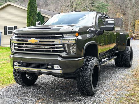 Used 2023 Chevrolet Silverado 3500 High Country image 14