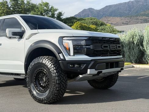 Used 2025 Ford F150 Raptor AWD/4WD image 17