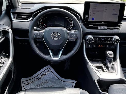 Used 2023 Toyota RAV4 XLE Premium FWD image 5