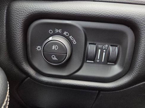 New 2026 RAM 2500 Laramie AWD/4WD image 19