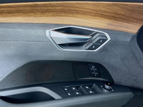 Used 2024 Audi e-tron GT Premium Plus image 20