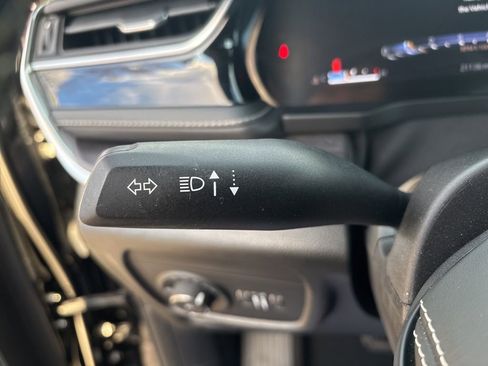 Used 2023 Jeep Grand Cherokee Overland w/ Luxury Tech Group IV image 10