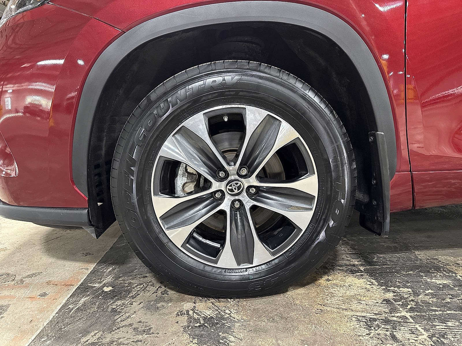 Used 2024 Toyota Highlander XLE AWD/4WD image 10