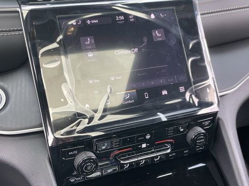 New 2025 Jeep Grand Cherokee Altitude image 18