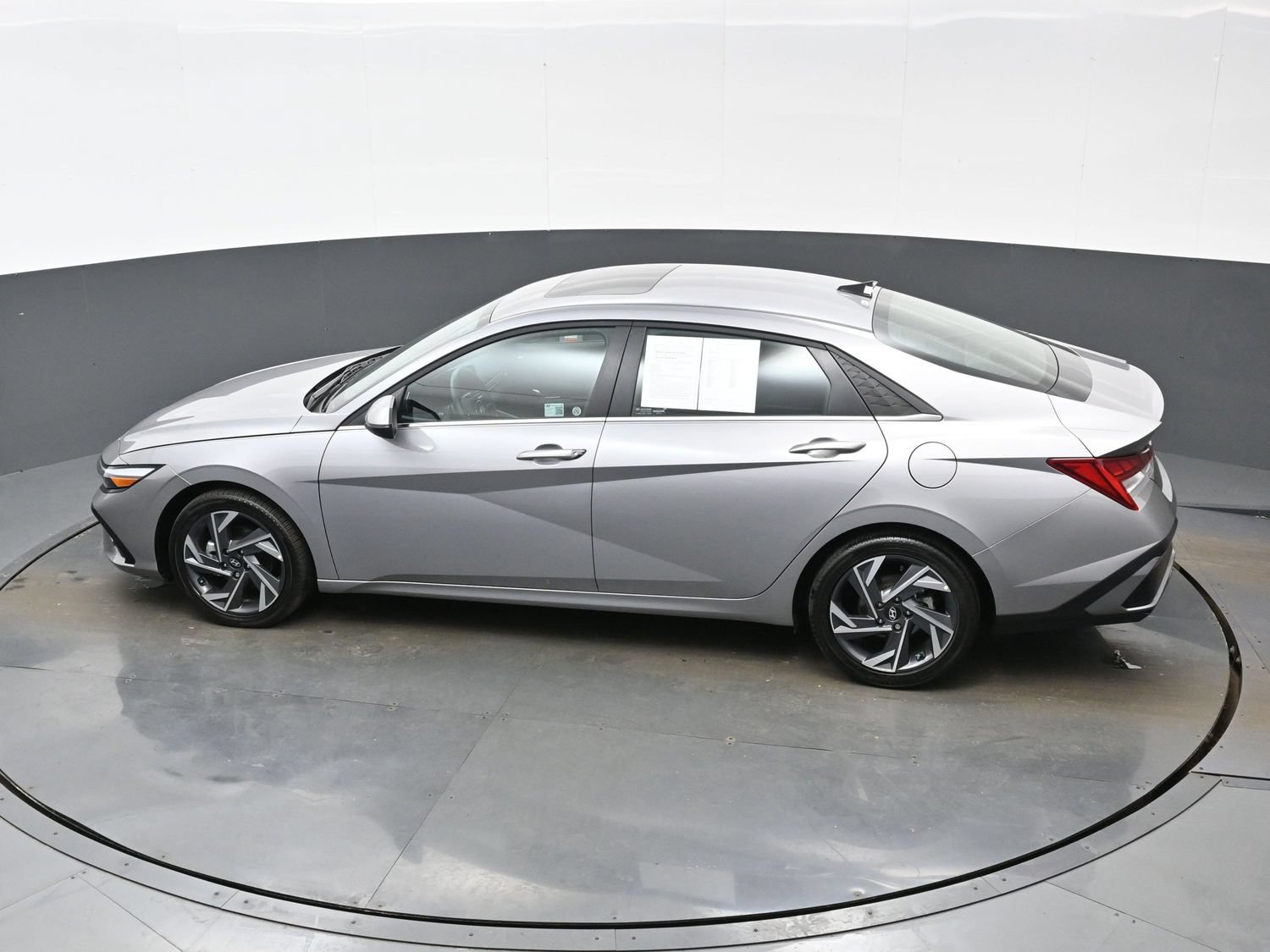 Certified 2025 Hyundai Elantra Limited FWD image 34