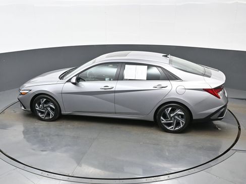 Used 2025 Hyundai Elantra Limited FWD image 34